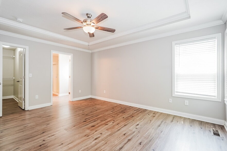 Building Photo - 349 Cloverhill Dr