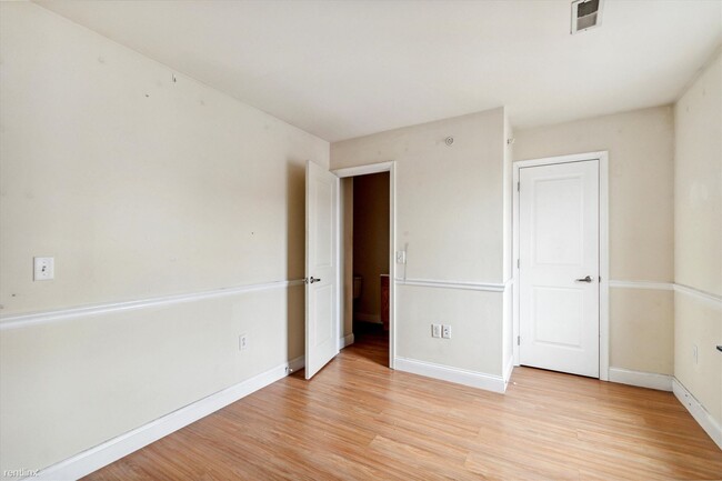 Building Photo - 6 br, 6 bath Triplex - 1710 CECIL B MOORE ...