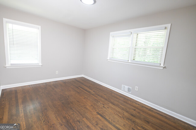 Building Photo - 2689 Collier Dr NW