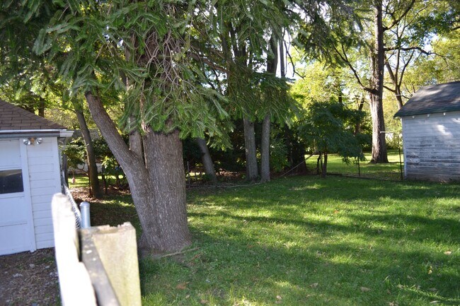 Building Photo - EXTREMELY PET FRIENDLY!!  3 Bedroom, 1 Bathroom Home in Ames!