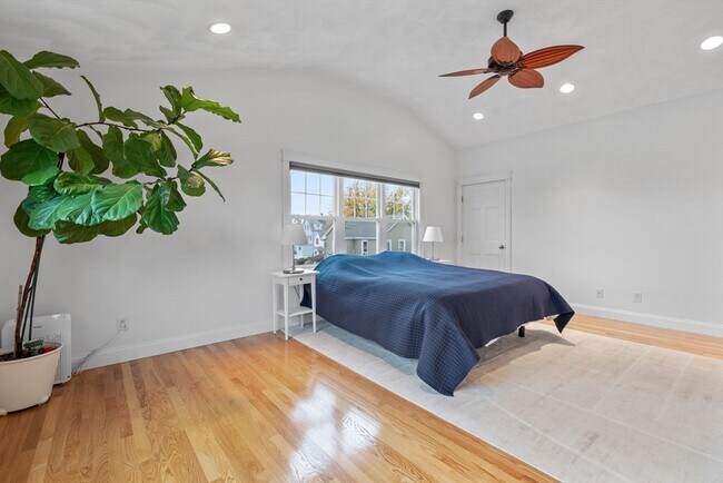 Building Photo - 42 Orchard St