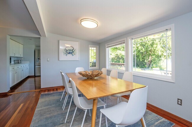 Building Photo - SHORT TERM LEASES! 1-6 months - 3-Bedroom ...