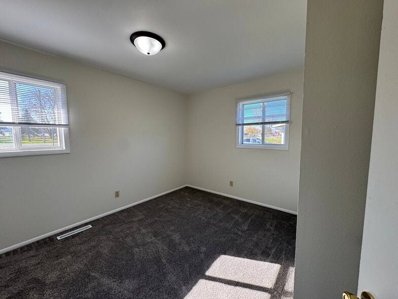 Building Photo - 647 Kennedy Ct