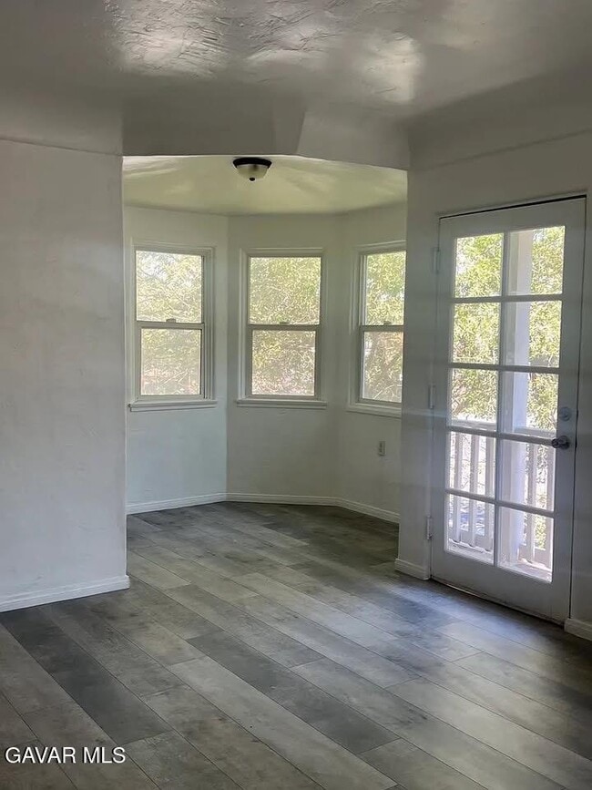 Building Photo - 205 W Lancaster Blvd