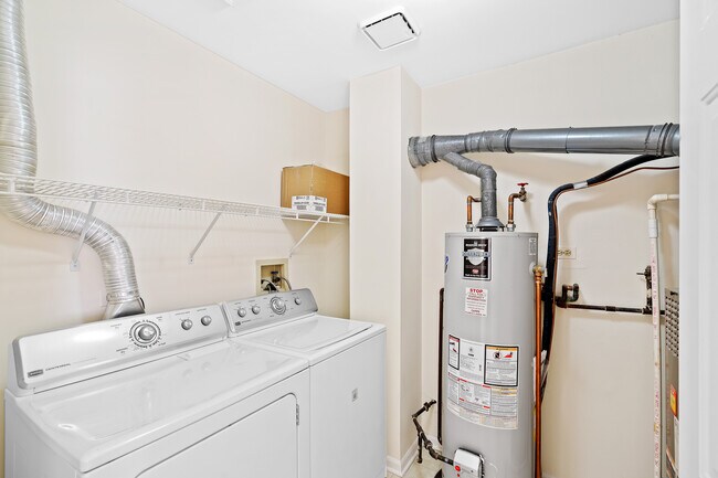 LAUNDRY - 1282 N Streamwood Ln