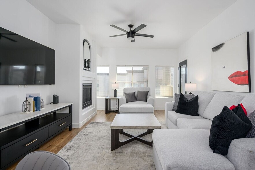 Building Photo - 5450 E Deer Valley Dr