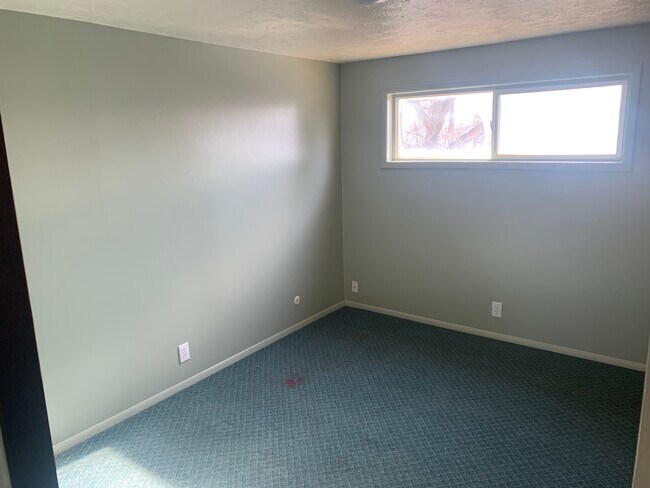 Small bedroom - 296 E 4th S