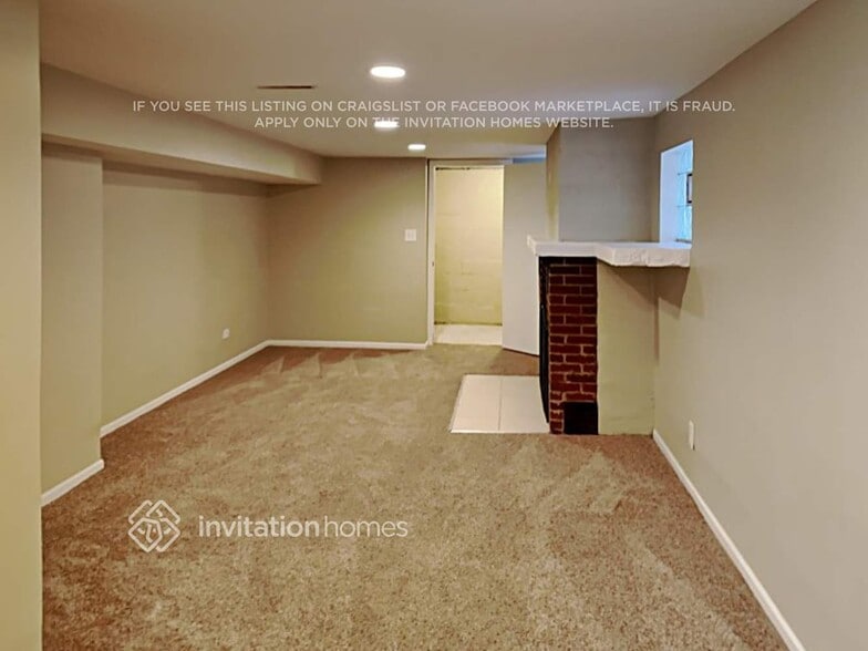 Building Photo - 4419 N Nagle Ave