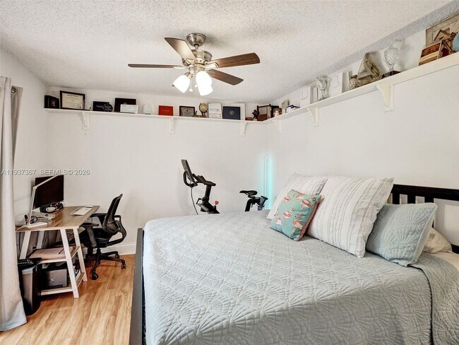 Building Photo - 11861 SW 9th Manor