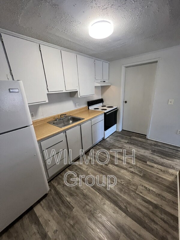 Building Photo - 2000 Indianapolis Rd