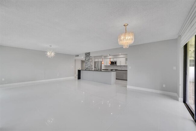 Building Photo - 1460 Sheridan St