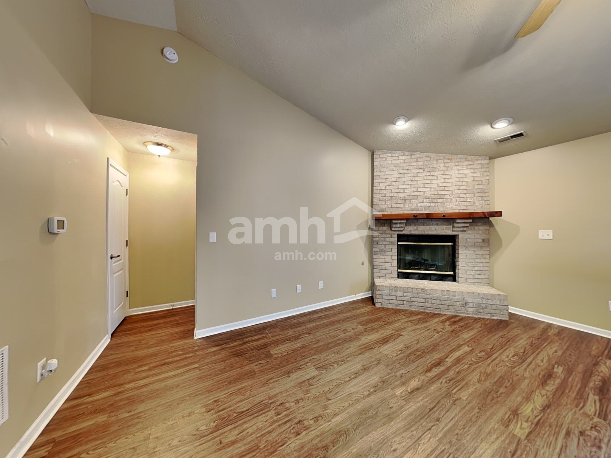 Building Photo - 1460 Persimmon Cir