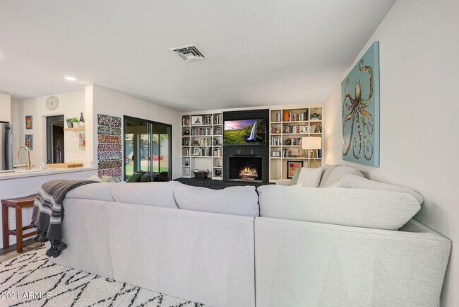 Building Photo - 8133 N 16th Dr