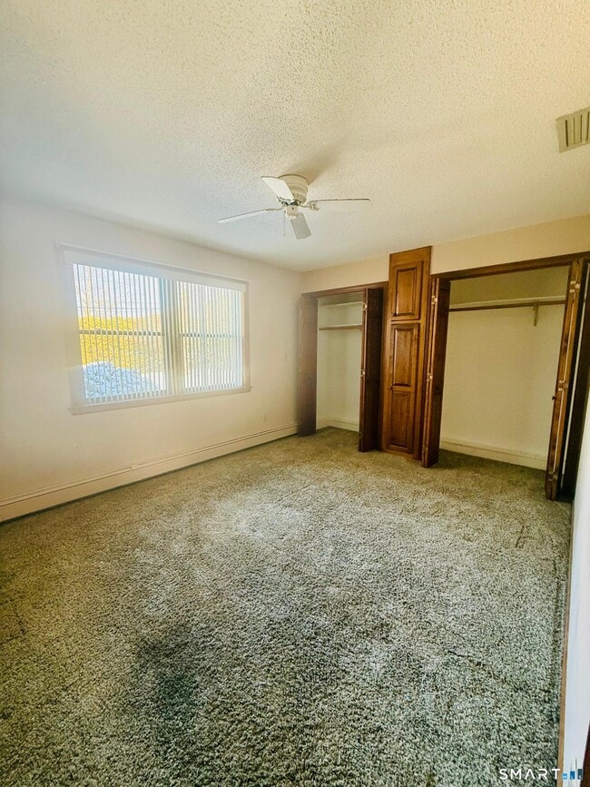 Building Photo - 20 Crest Dr