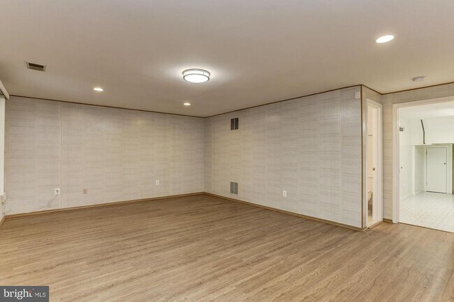 Building Photo - 7133 Swansong Wy