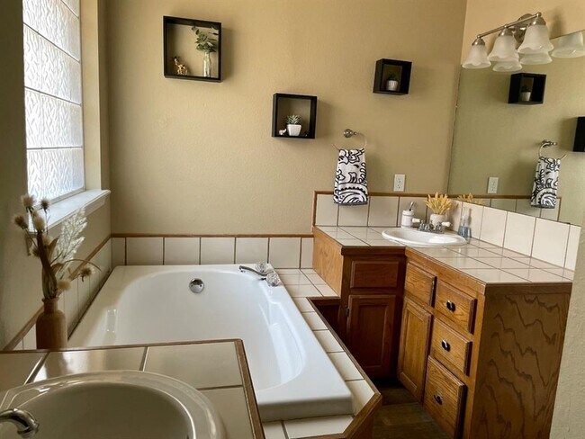 Building Photo - 10413 NW 45th St