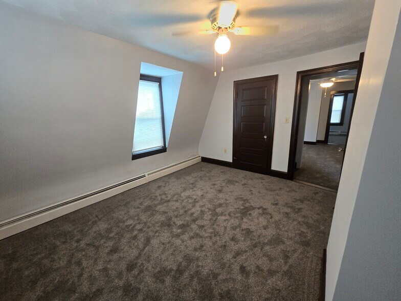 Building Photo - 128 Martin St