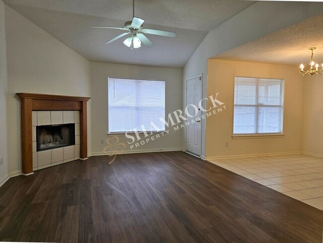 Building Photo - Cougar Ridge Duplex