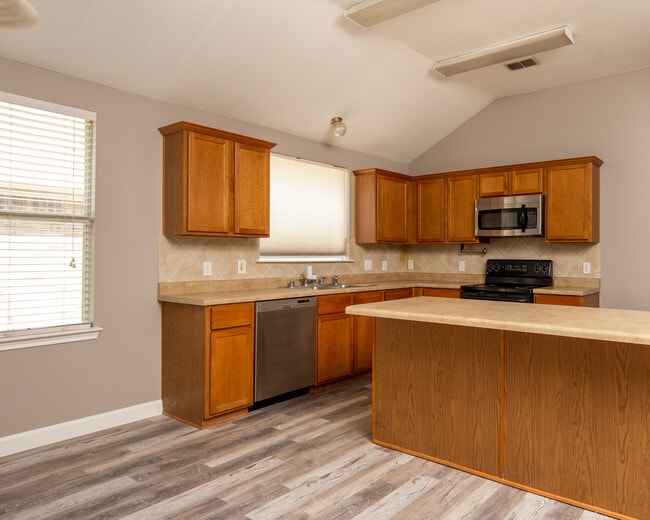 Building Photo - 2109 Hanakoa Falls Dr