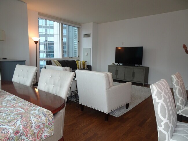 Building Photo - 505 N McClurg Ct