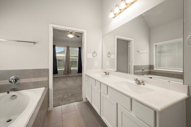 Building Photo - 6322 Lemon Balm Ln