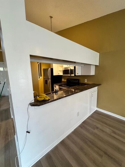 Building Photo - 911 Coral Club Dr