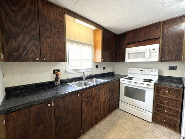 Building Photo - Single Family Manufactured Home- Ready for Move In!