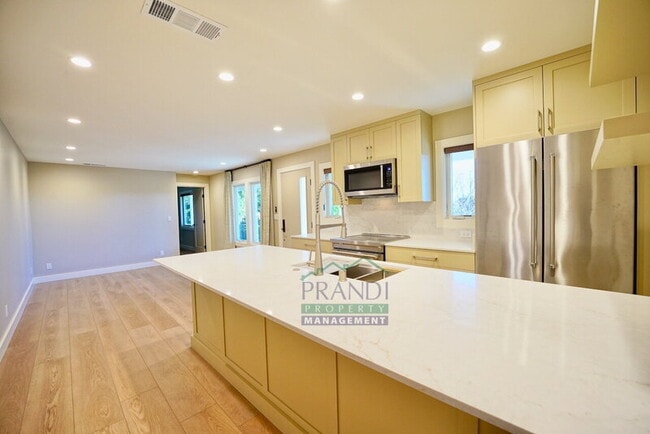 Building Photo - 62 Dunfries Terrace