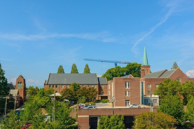 Building Photo - Downtown Top-Floor Loft