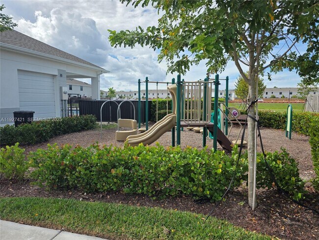 Building Photo - 261 NE 16th St