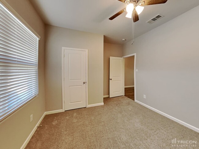 Building Photo - 408 Glen Meadow Dr
