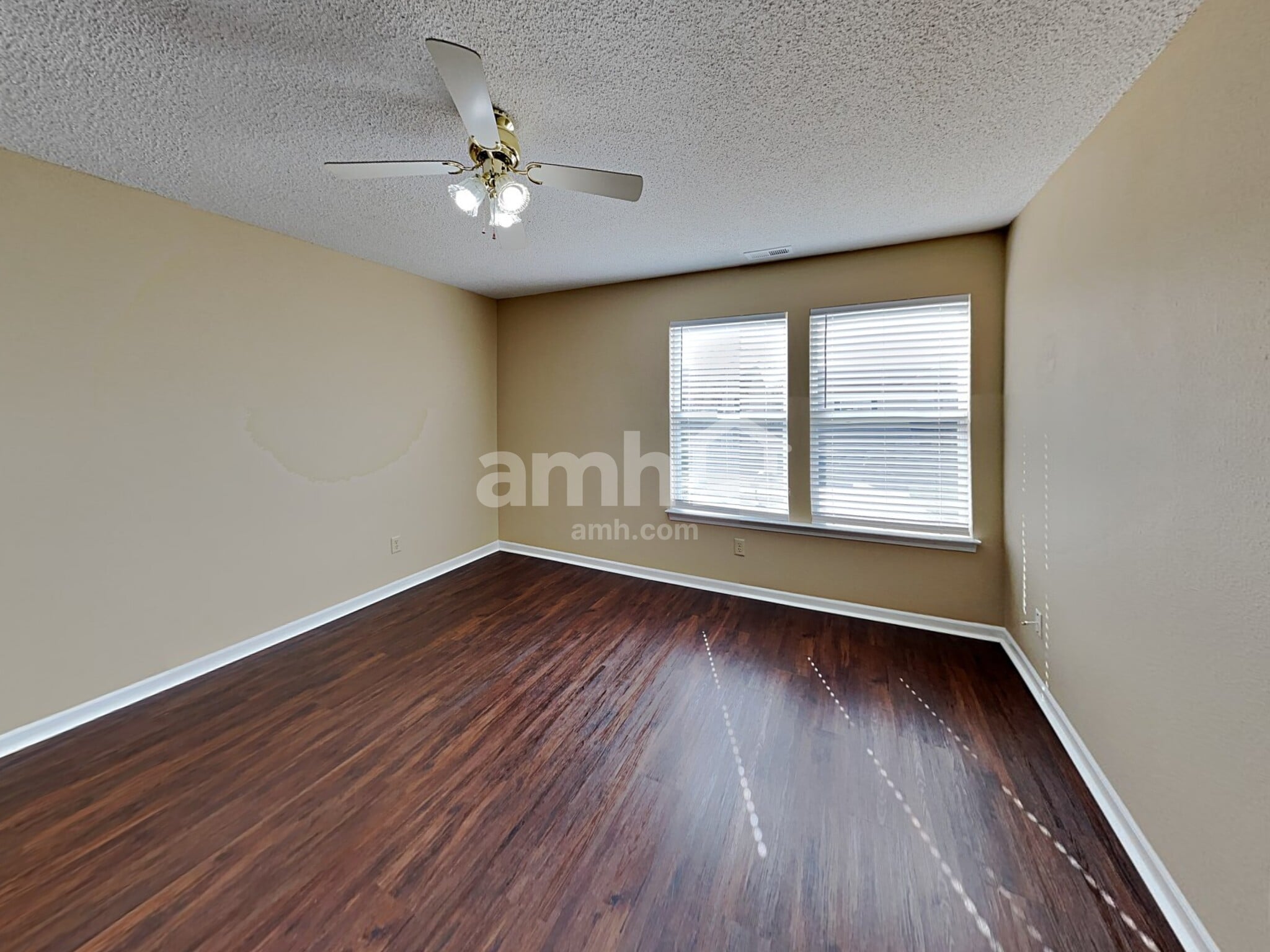 Building Photo - 10970 Clear Spring Dr
