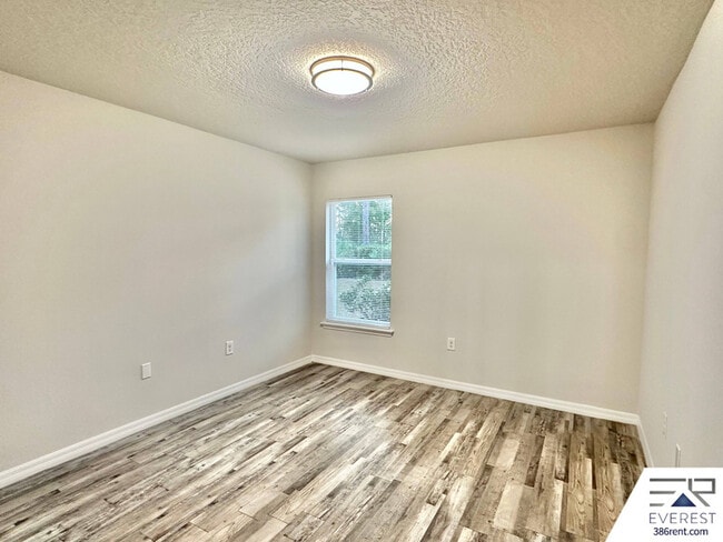 Building Photo - 10 Ryall Ln