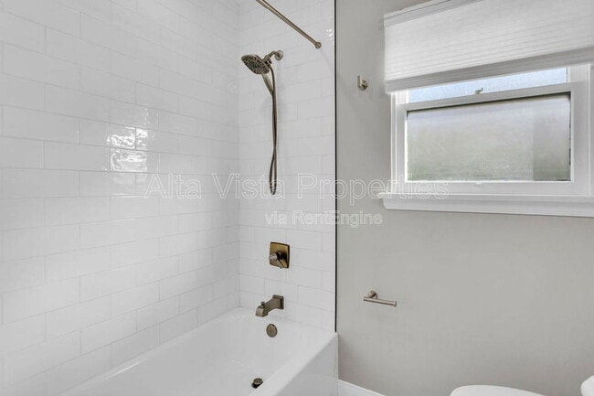 Building Photo - 4865 Lucille Pl