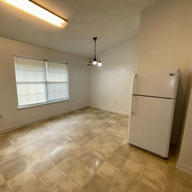 Building Photo - 1022 Freeport Ct