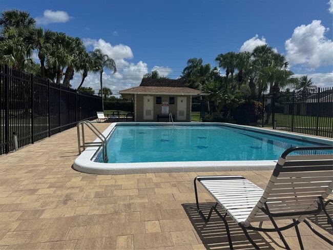 Building Photo - 10324 Boca Bend W