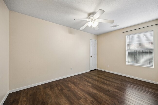 Building Photo - 15519 Hickory Dale St