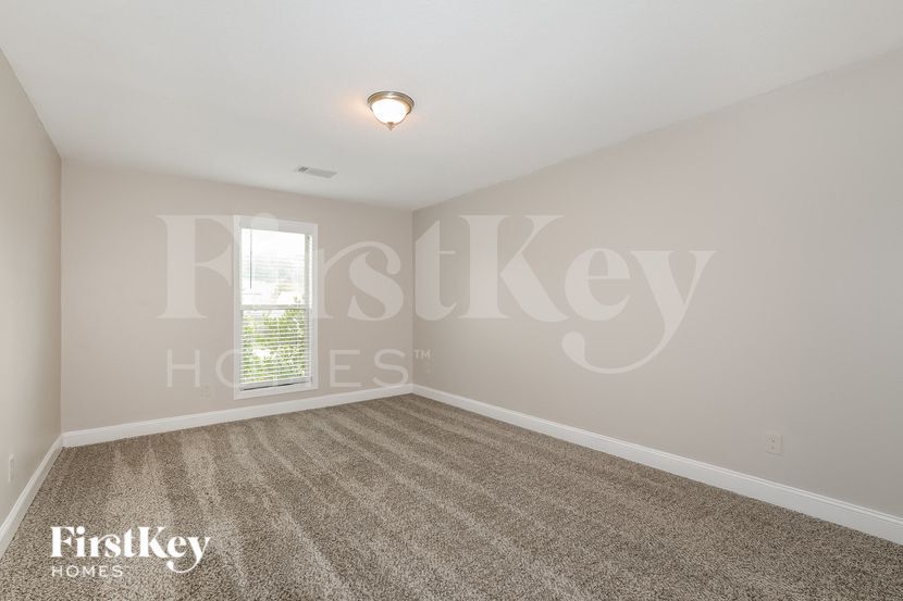 Building Photo - 1043 Blakewood Ct