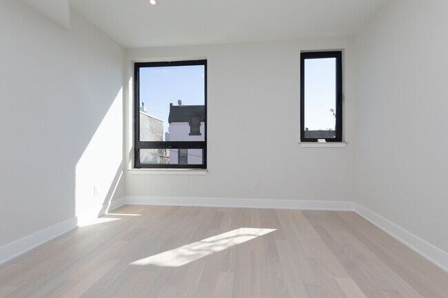 Building Photo - 2541 Turner St