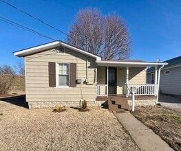 Building Photo - Updated one bedroom House in East Alton