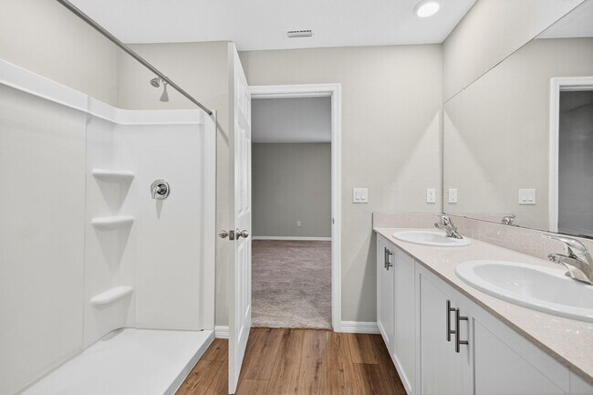 Building Photo - Brand New 4 Bed Now Available!