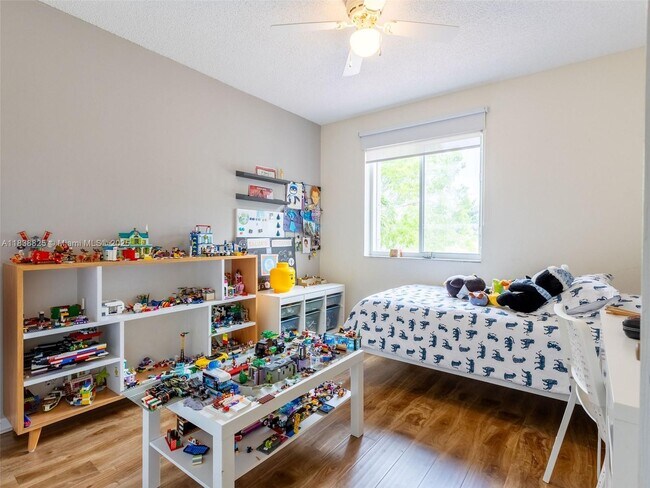 Building Photo - 1640 Sandpiper Cir
