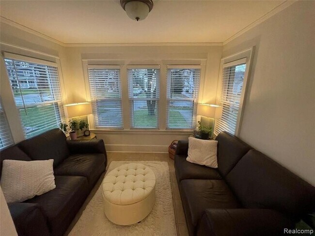 Building Photo - 531 Oakland Ave