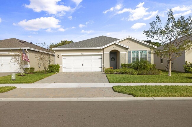 Building Photo - 1753 NE White Pine Terrace