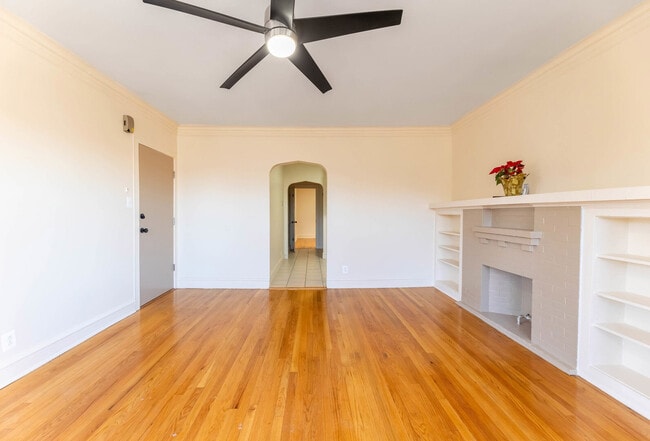 Building Photo - 6352 S Francisco Ave