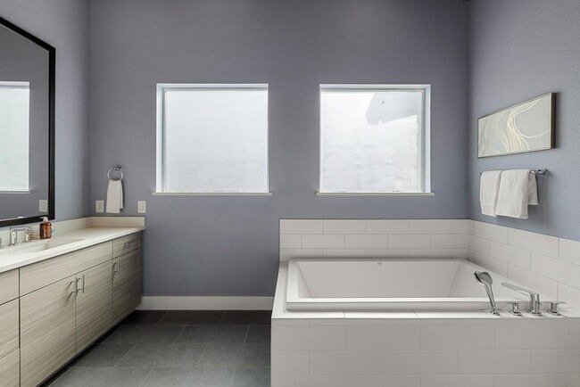 Building Photo - 6124 Florencia Ln