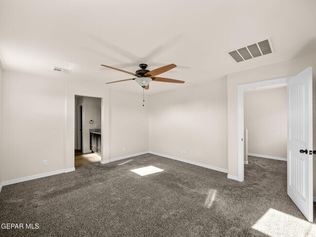 Building Photo - 561 Issa Circle