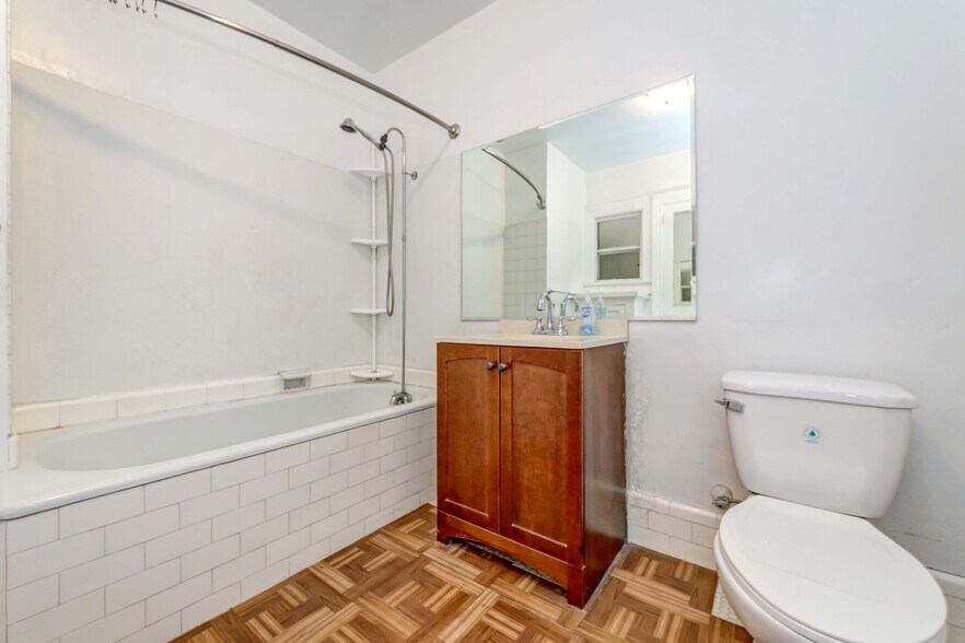 Building Photo - 1308 S Van Ness Ave