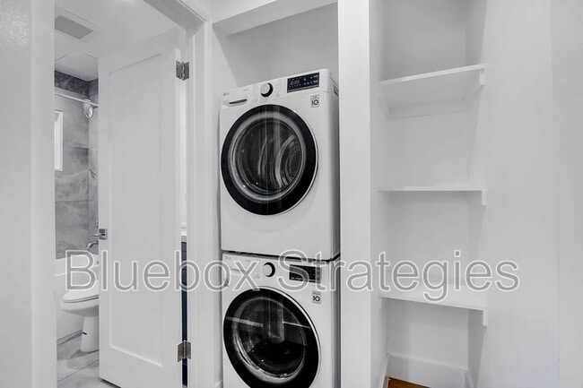 Building Photo - 1091 Topaz Ave