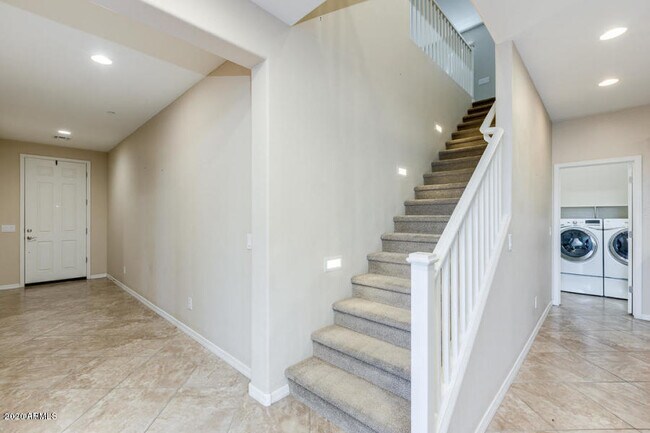 Building Photo - 4770 E Tierra Buena Ln